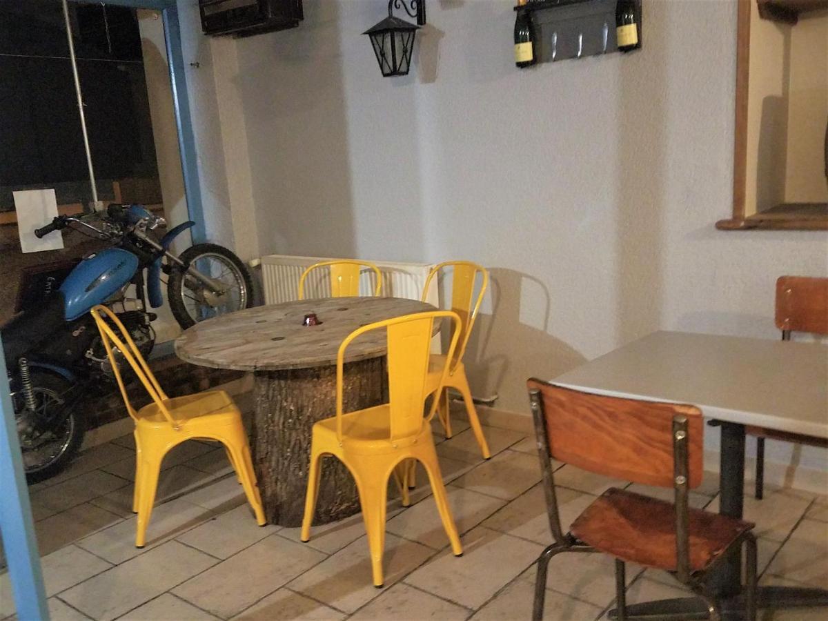 L'Auberge Des Voyageurs Menigoute Экстерьер фото