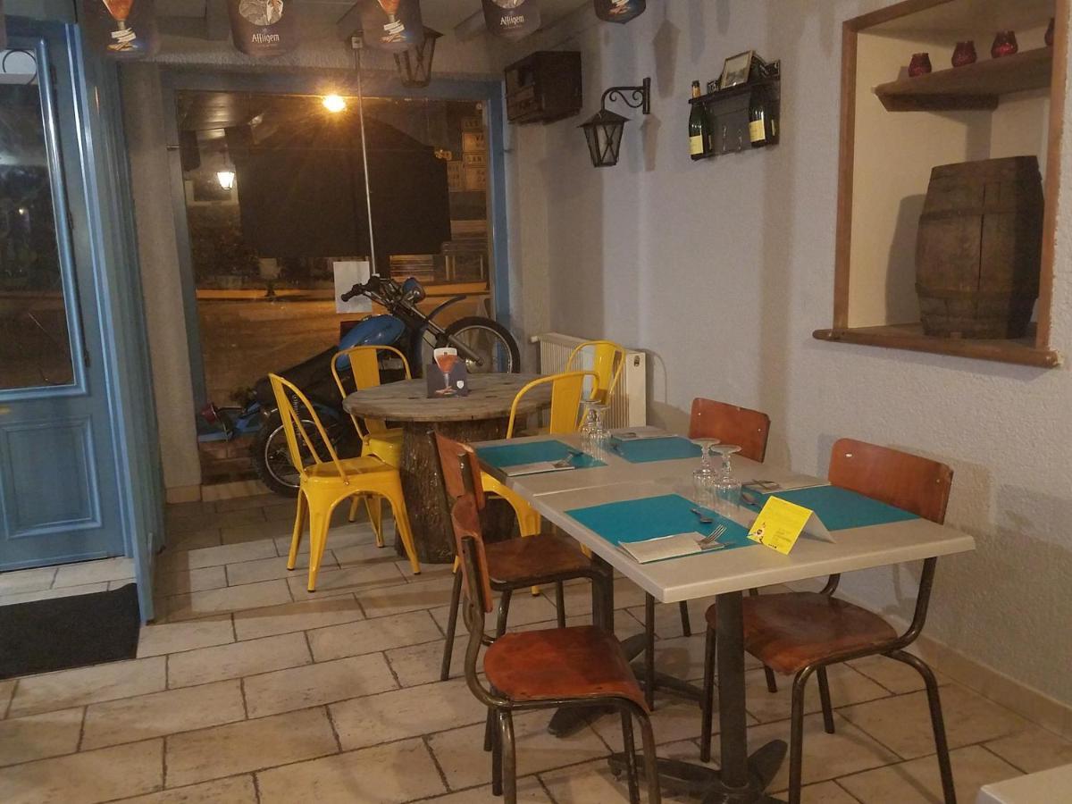 L'Auberge Des Voyageurs Menigoute Экстерьер фото